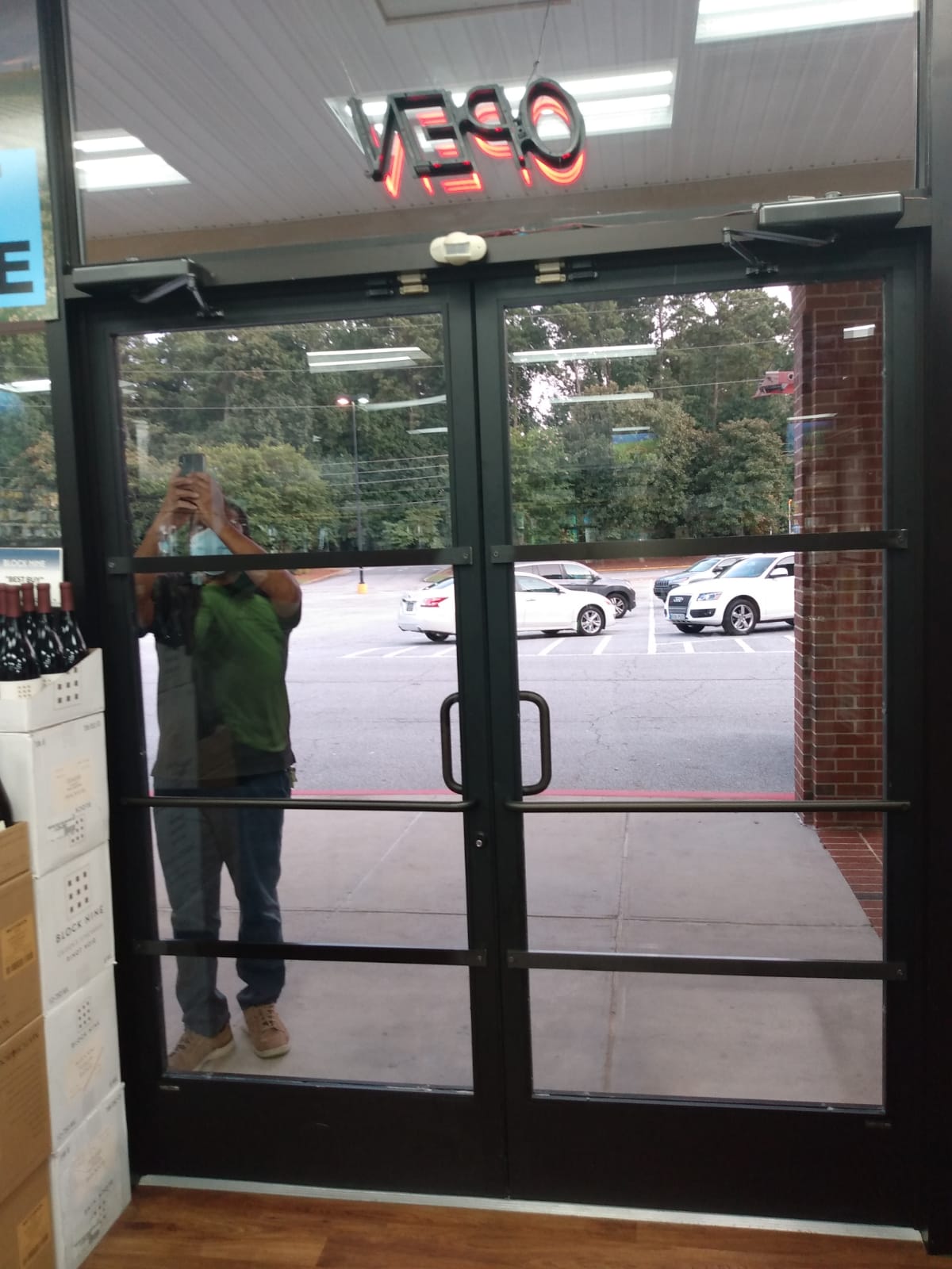Retail glass entrance commercial glass project completed by GlassXperts in Atlanta, Georgia